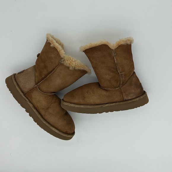 Ugg leather drawstring metal beads suede boot Chestnut Color Size 8 - Picture 3 of 4